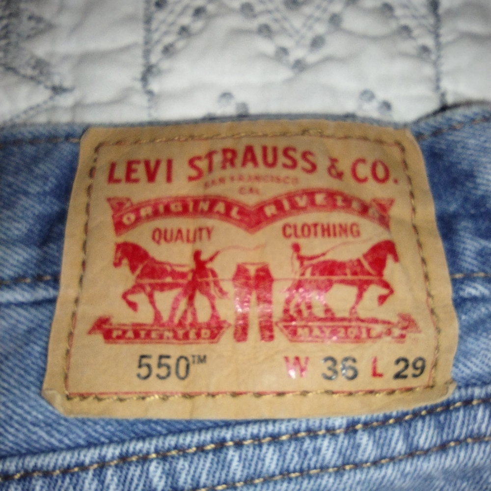 Levi's 550 Relaxed Fit Tapered Leg Jeans in Medium Wash Blue 35x 29